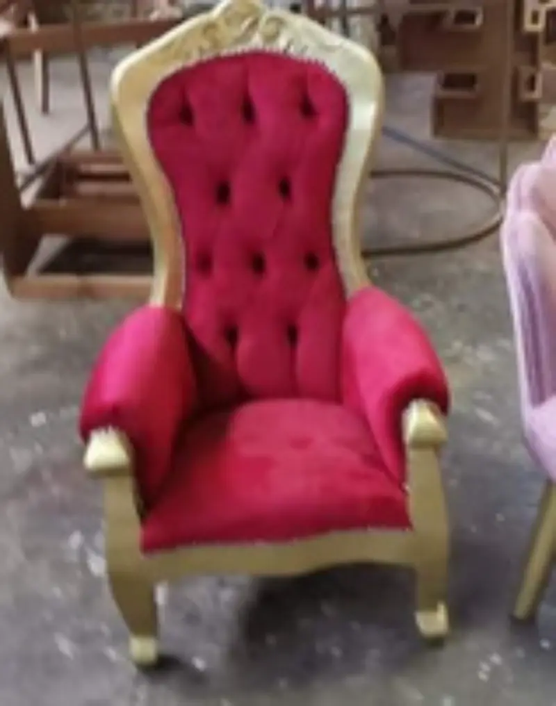 RED KIDS THRONE